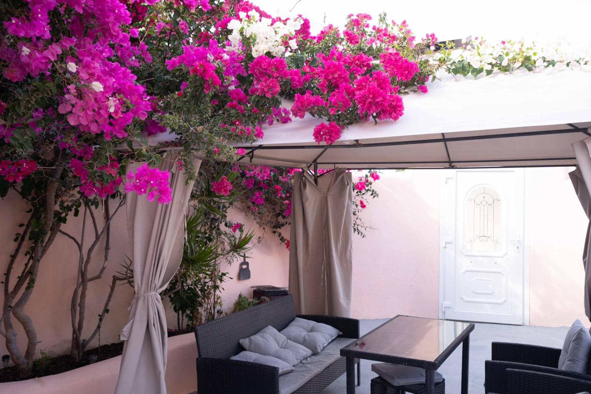 Вилла Santorini Oasis- Cave House Тира Экстерьер фото