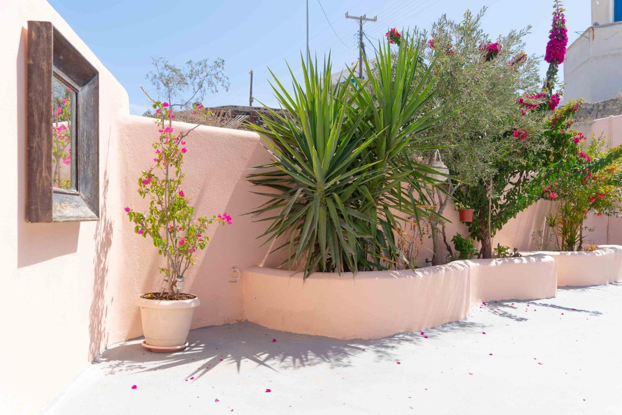 Вилла Santorini Oasis- Cave House Тира Экстерьер фото