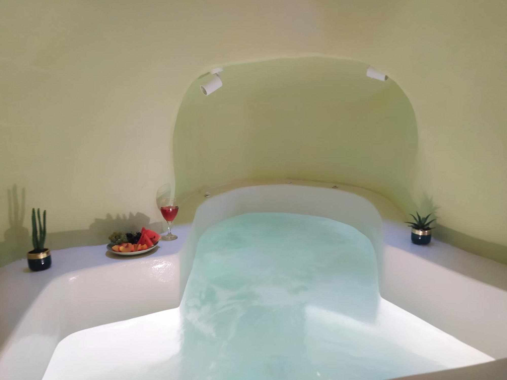 Вилла Santorini Oasis- Cave House Тира Экстерьер фото
