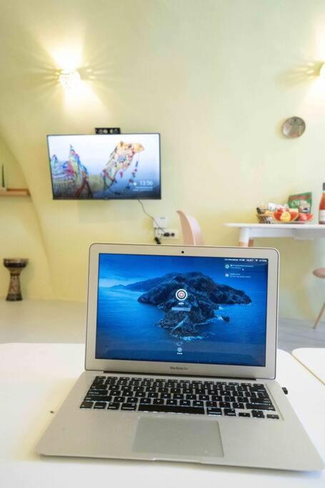 Вилла Santorini Oasis- Cave House Тира Экстерьер фото