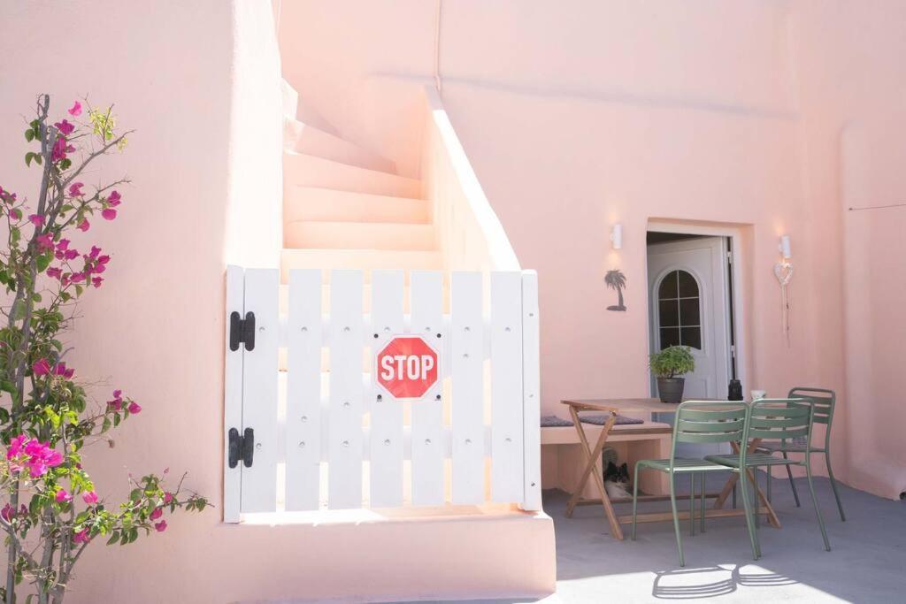 Вилла Santorini Oasis- Cave House Тира Экстерьер фото
