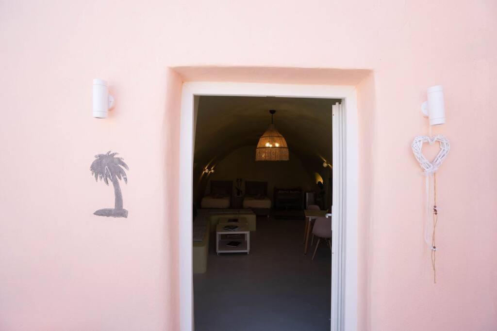 Вилла Santorini Oasis- Cave House Тира Экстерьер фото