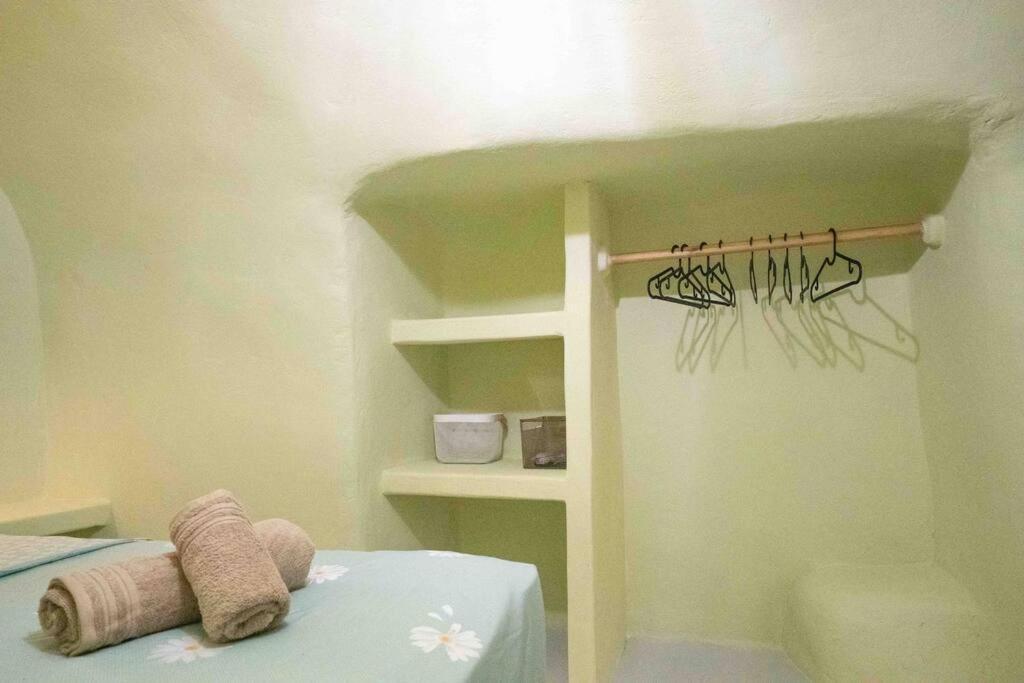 Вилла Santorini Oasis- Cave House Тира Экстерьер фото