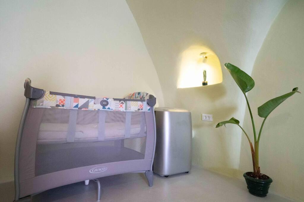 Вилла Santorini Oasis- Cave House Тира Экстерьер фото