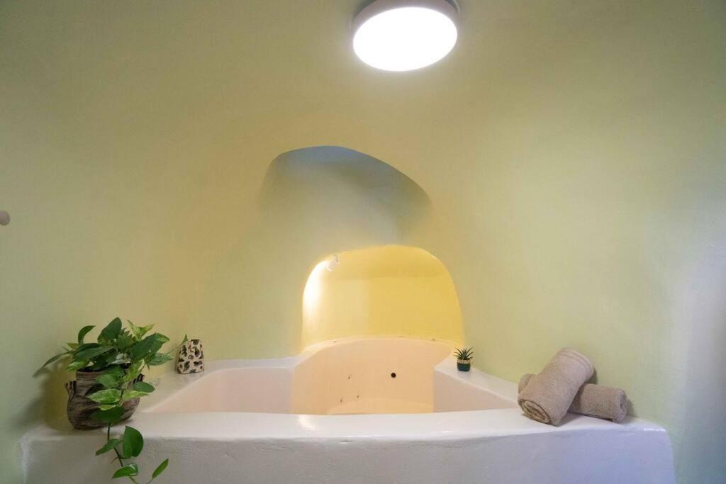 Вилла Santorini Oasis- Cave House Тира Экстерьер фото